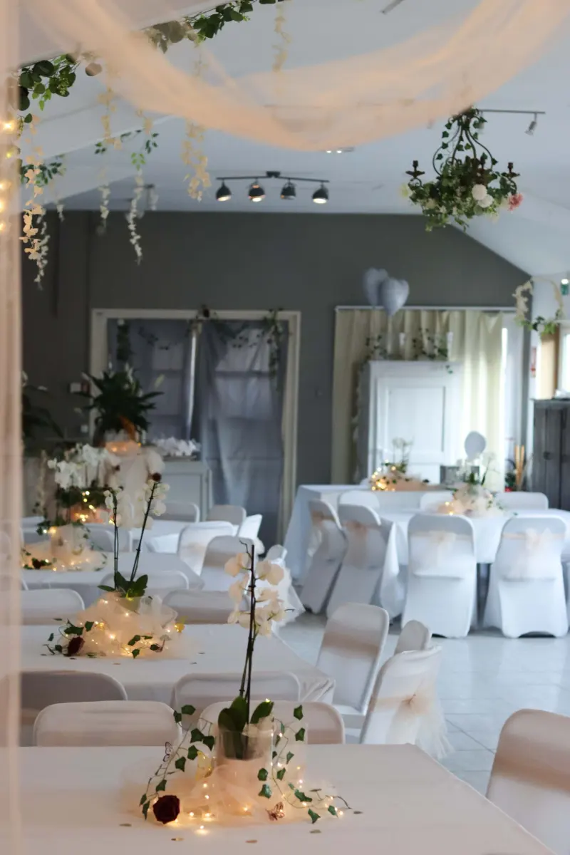 Salle de réception décorée